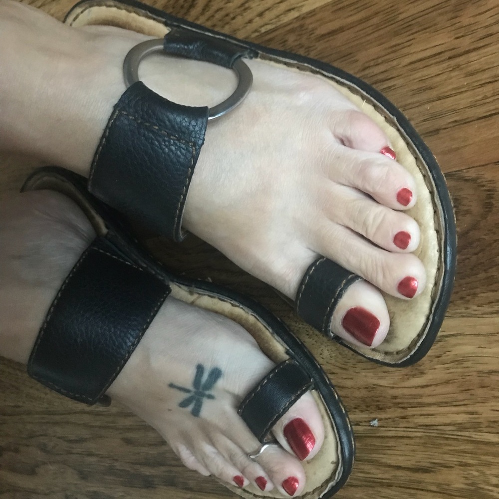 Born sandals